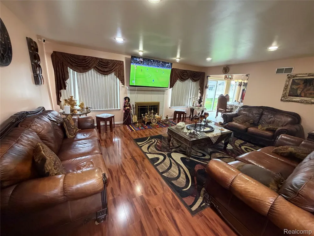6153 Bianca Court Sterling Heights City, MI 48314