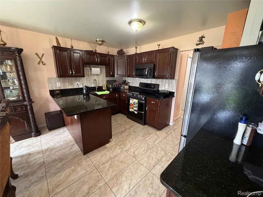 6153 Bianca Court Sterling Heights City, MI 48314