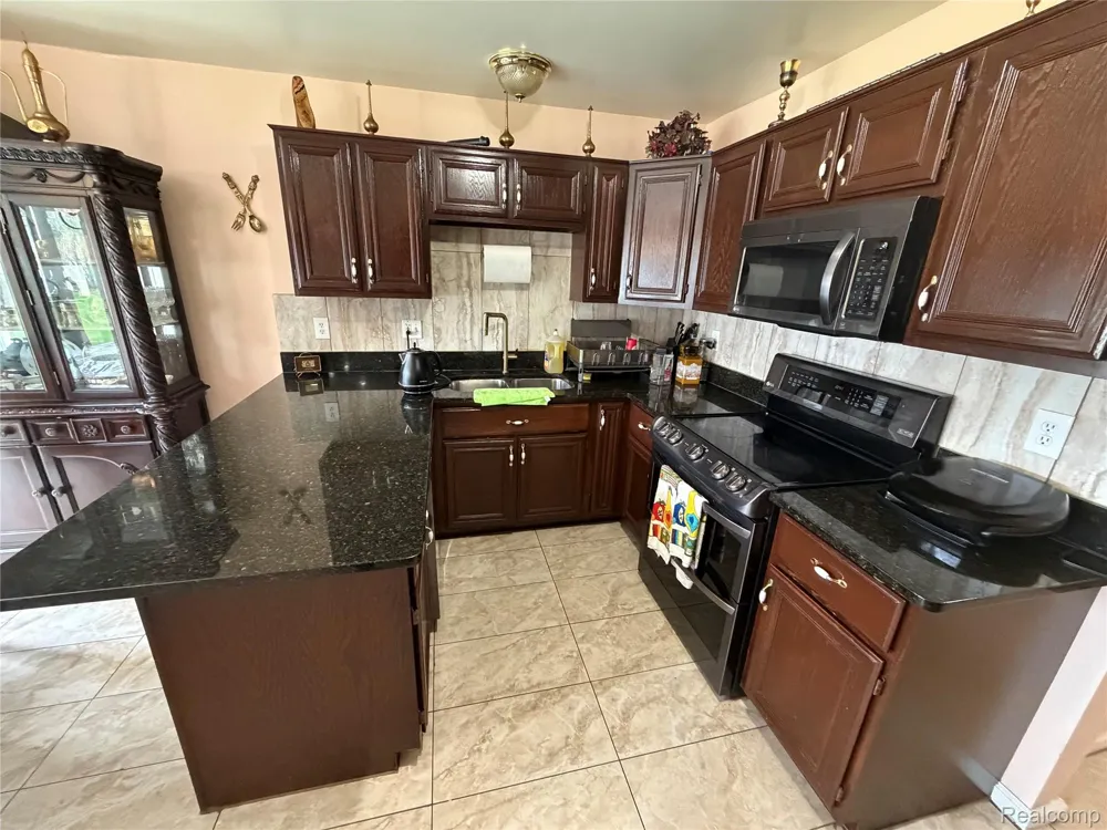 6153 Bianca Court Sterling Heights City, MI 48314