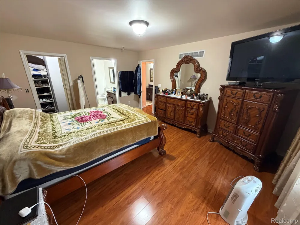6153 Bianca Court Sterling Heights City, MI 48314
