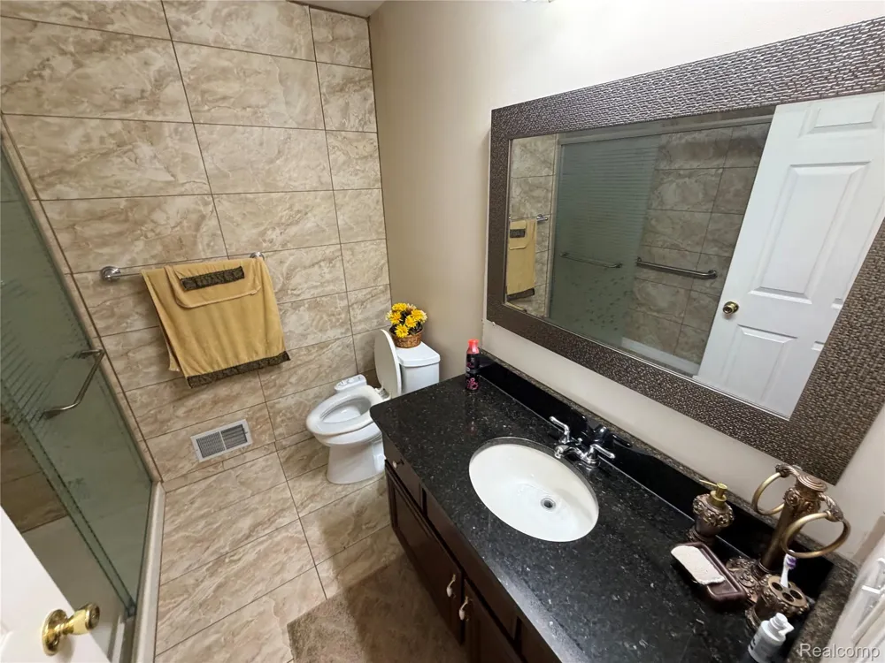 6153 Bianca Court Sterling Heights City, MI 48314