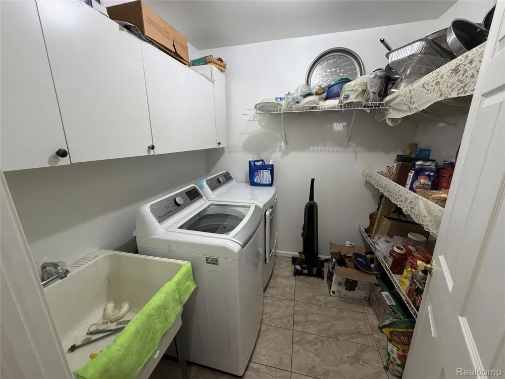 6153 Bianca Court Sterling Heights City, MI 48314