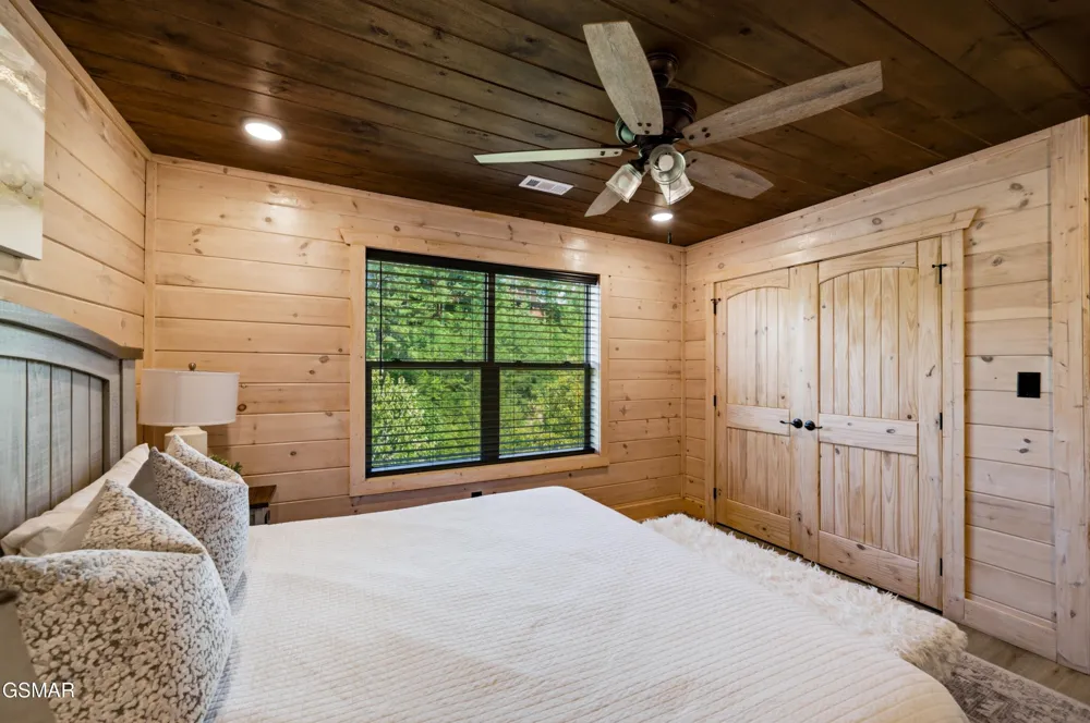 1802 Stone Wood Way Pigeon Forge, TN 37862