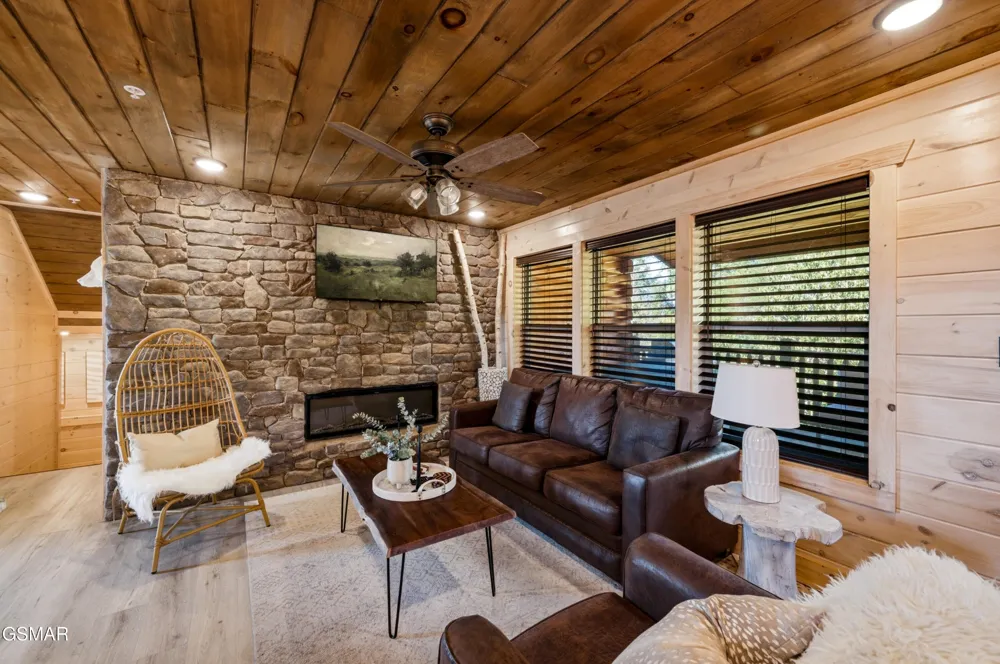 1802 Stone Wood Way Pigeon Forge, TN 37862