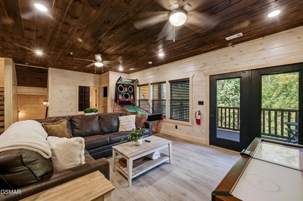 1802 Stone Wood Way Pigeon Forge, TN 37862