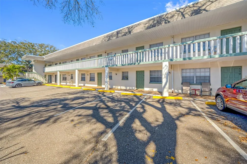 1500 W BAY DRIVE #206 Largo, FL 33770