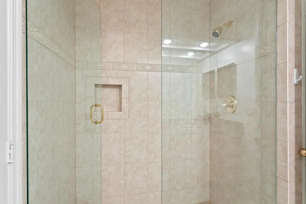 13548 LAKE MAGDALENE DRIVE Tampa, FL 33613