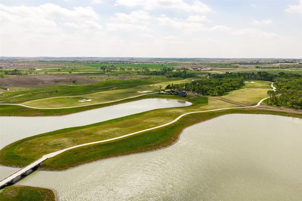 2712 Queenwood Street Celina, TX 75009