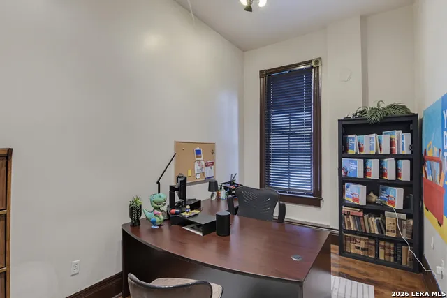 111 E GONZALES ST Seguin, TX 78155