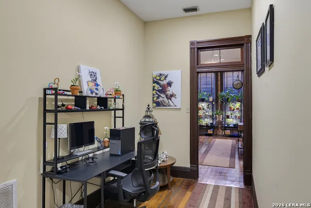 111 E GONZALES ST Seguin, TX 78155