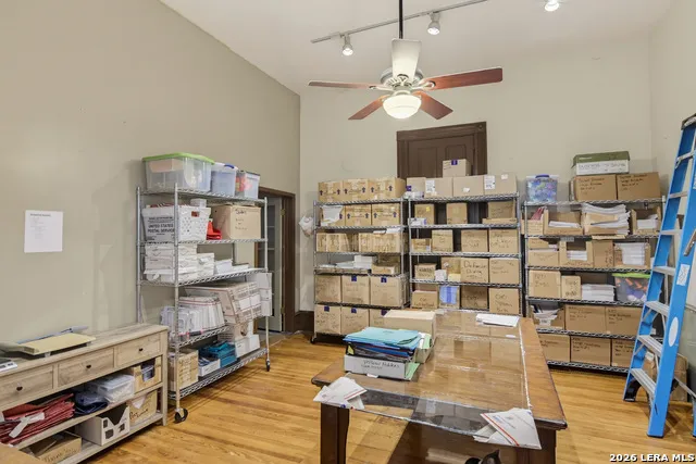 111 E GONZALES ST Seguin, TX 78155
