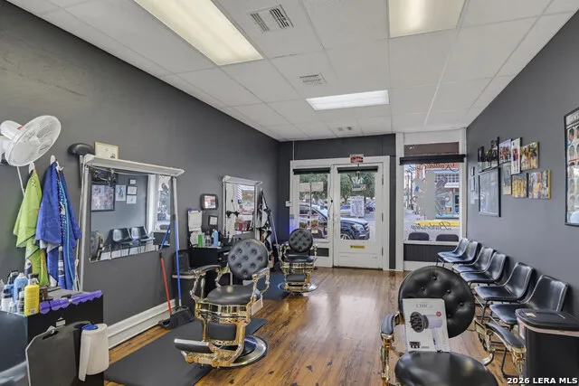 111 E GONZALES ST Seguin, TX 78155