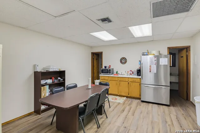111 E GONZALES ST Seguin, TX 78155
