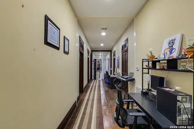 111 E GONZALES ST Seguin, TX 78155