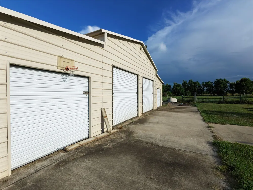 555 Legion Road Angleton, TX 77515