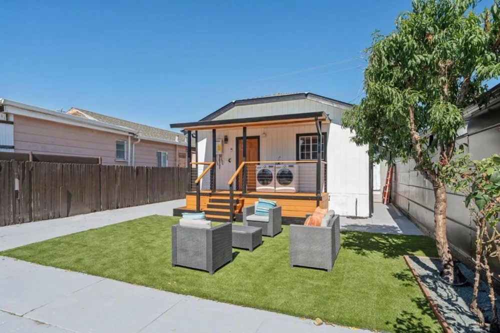 1042 69th Avenue Oakland, CA 94621