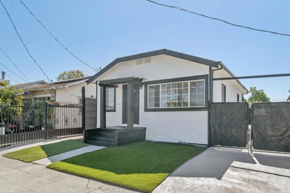 1042 69th Avenue Oakland, CA 94621