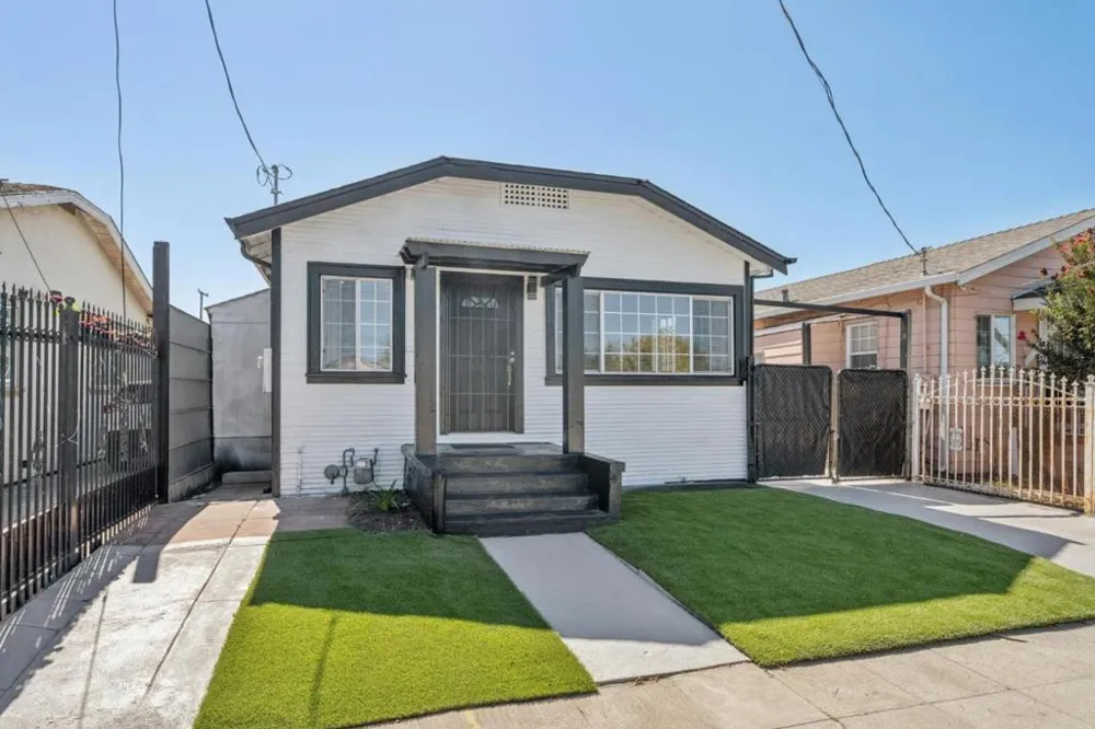 1042 69th Avenue Oakland, CA 94621
