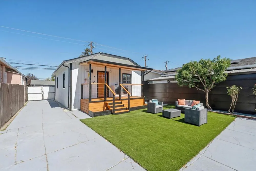 1042 69th Avenue Oakland, CA 94621