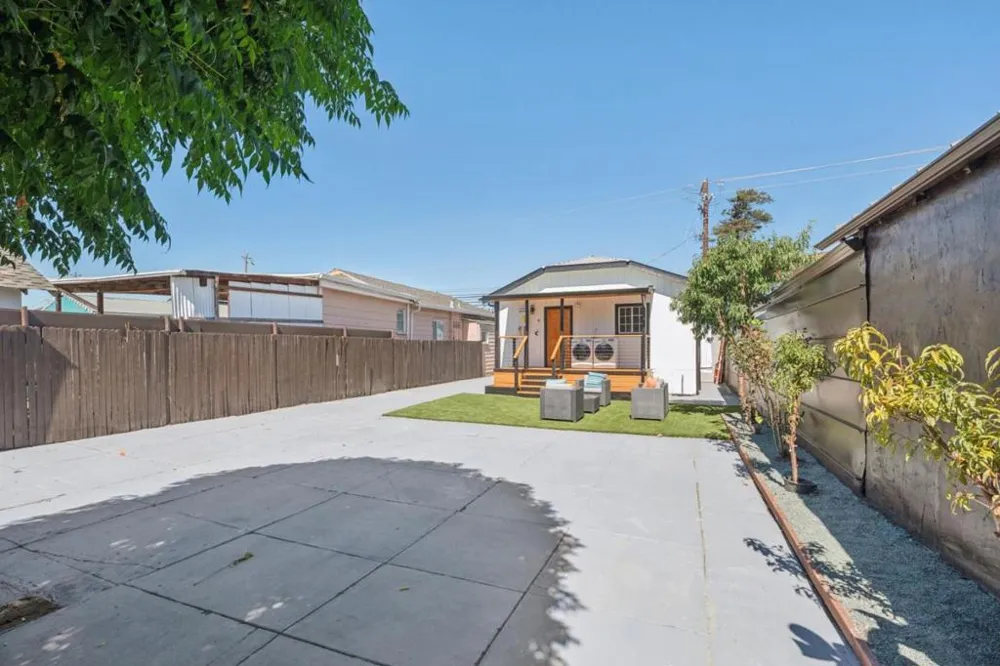 1042 69th Avenue Oakland, CA 94621