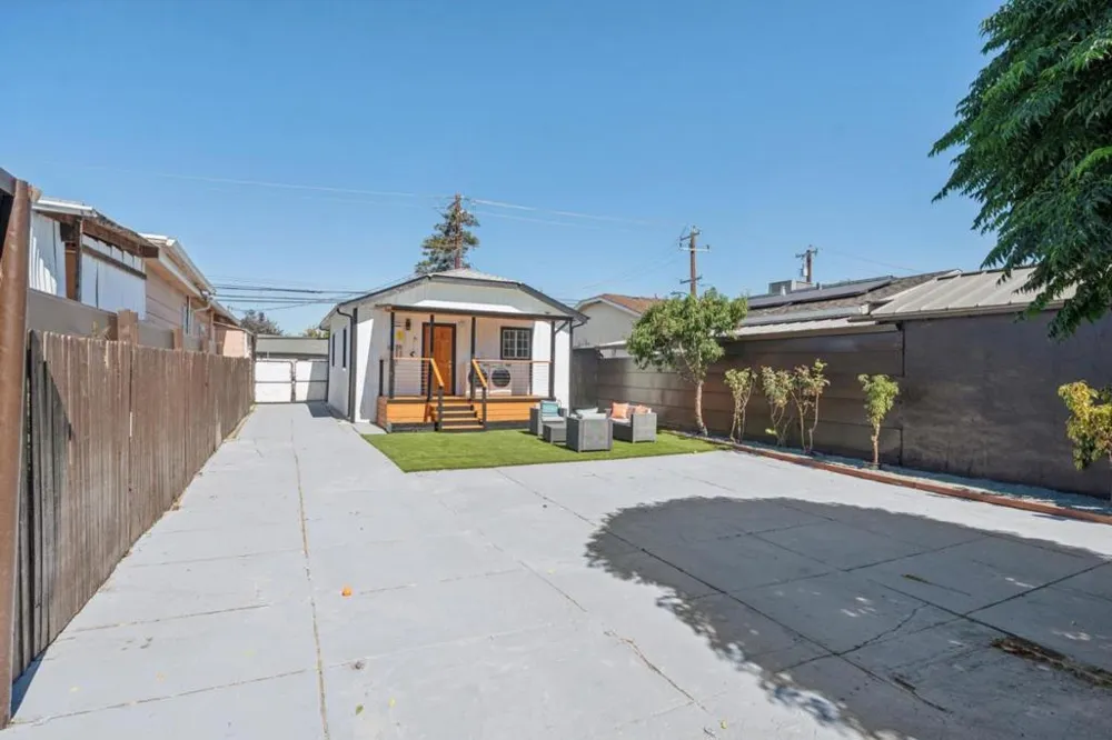 1042 69th Avenue Oakland, CA 94621