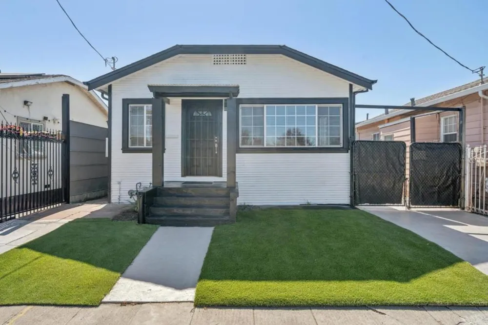 1042 69th Avenue Oakland, CA 94621