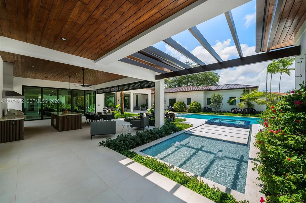 10860 SW 67th Ct Pinecrest, FL 33156