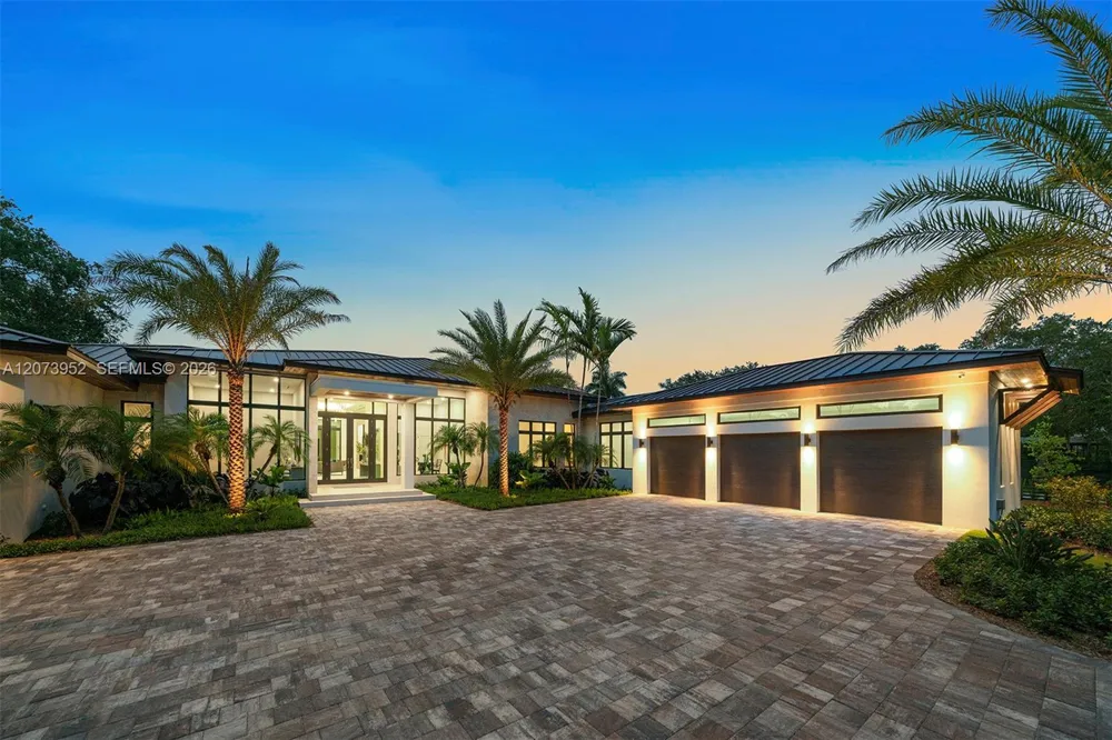 10860 SW 67th Ct Pinecrest, FL 33156