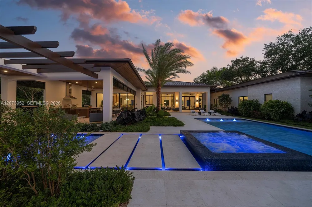10860 SW 67th Ct Pinecrest, FL 33156