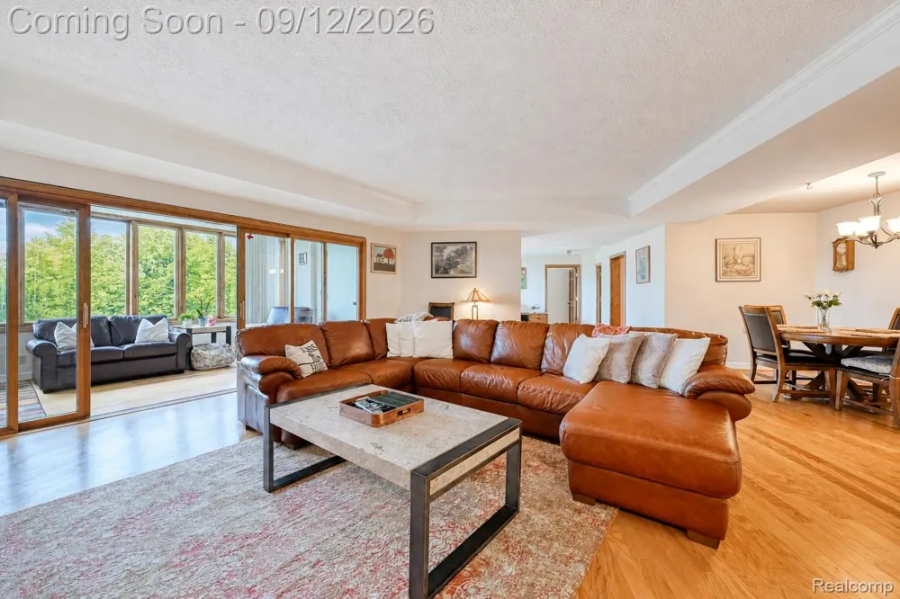 43050 12 Oaks Crescent Drive #4055 Novi City, MI 48377
