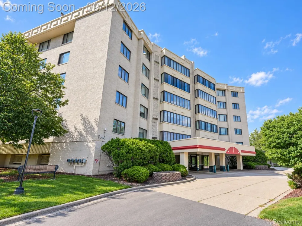 43050 12 Oaks Crescent Drive #4055 Novi City, MI 48377