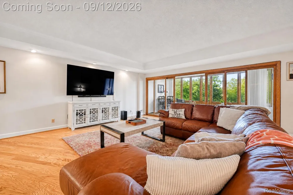 43050 12 Oaks Crescent Drive #4055 Novi City, MI 48377
