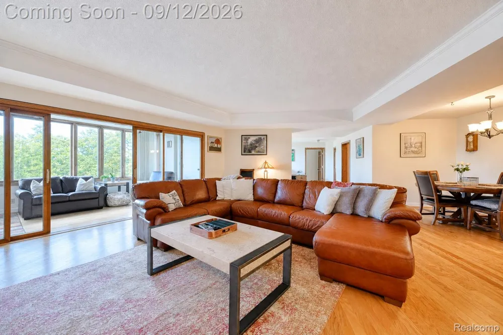 43050 12 Oaks Crescent Drive #4055 Novi City, MI 48377