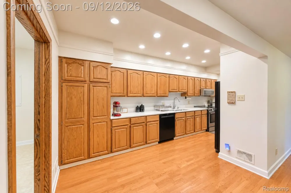 43050 12 Oaks Crescent Drive #4055 Novi City, MI 48377