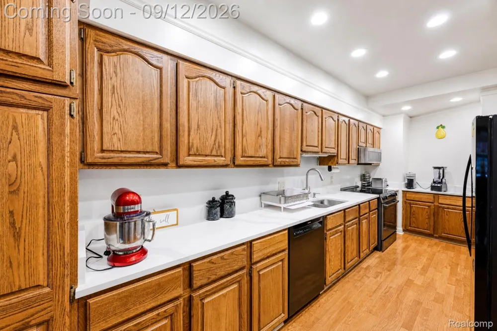 43050 12 Oaks Crescent Drive #4055 Novi City, MI 48377
