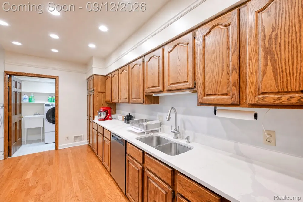 43050 12 Oaks Crescent Drive #4055 Novi City, MI 48377