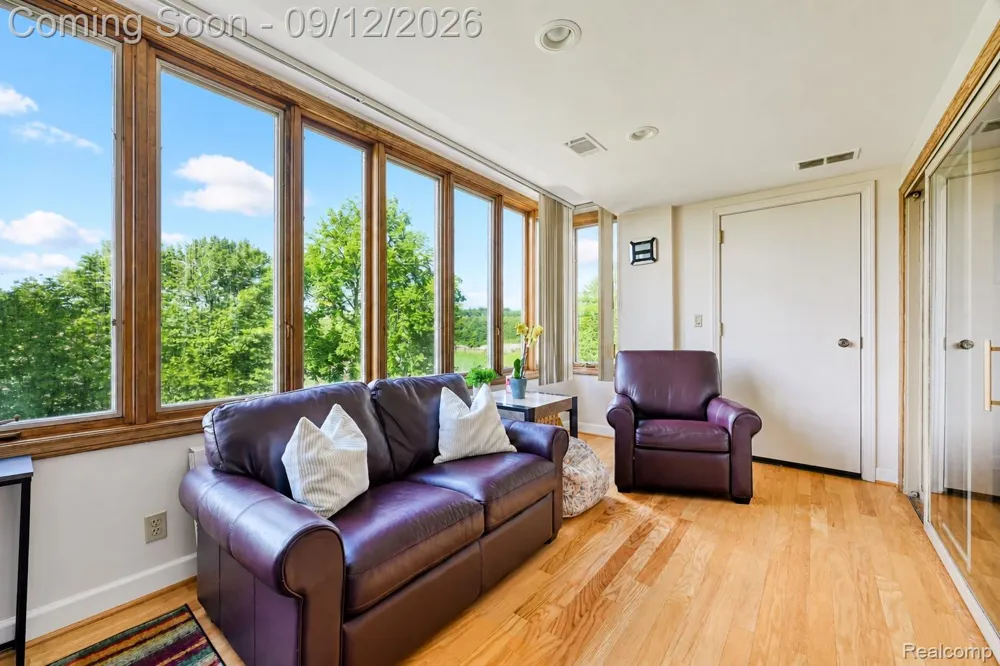 43050 12 Oaks Crescent Drive #4055 Novi City, MI 48377