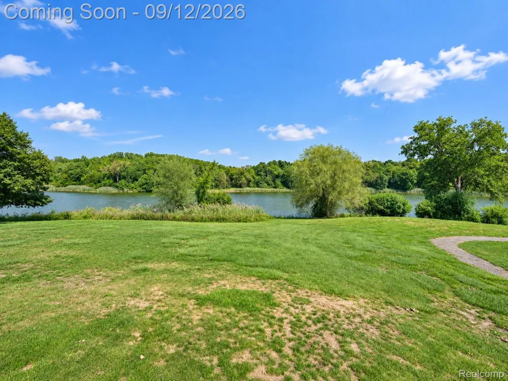 43050 12 Oaks Crescent Drive #4055 Novi City, MI 48377