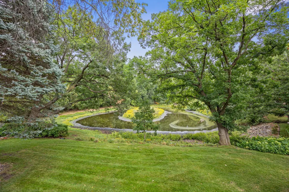2021 Royale Drive Eagan, MN 55122