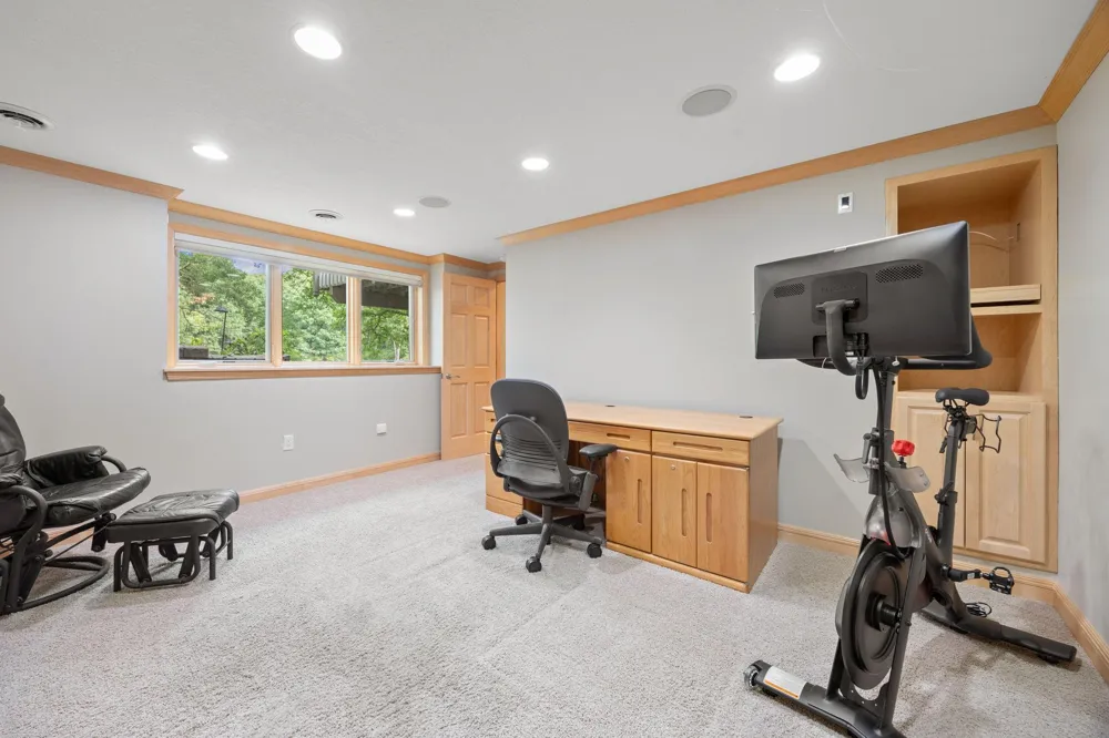 2021 Royale Drive Eagan, MN 55122