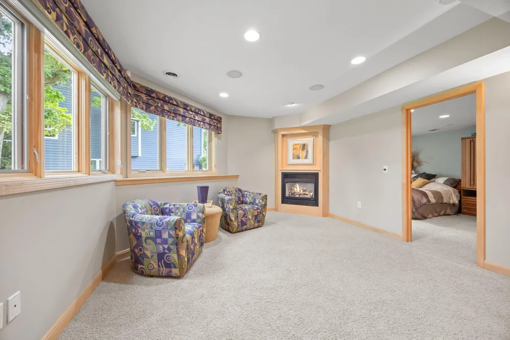 2021 Royale Drive Eagan, MN 55122
