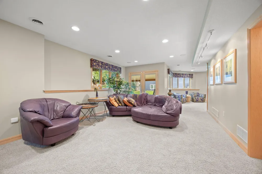 2021 Royale Drive Eagan, MN 55122