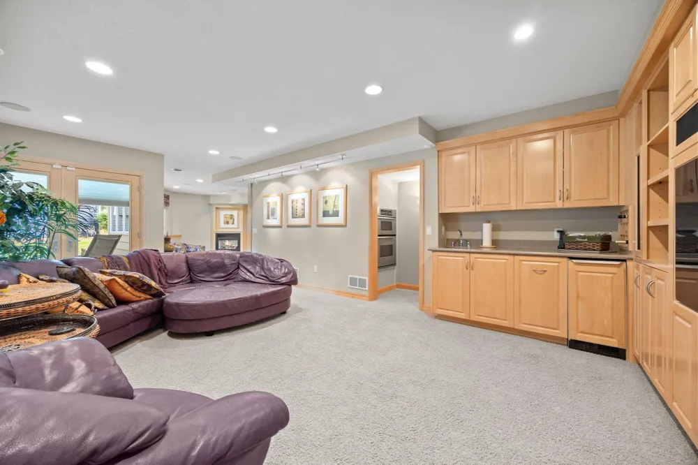 2021 Royale Drive Eagan, MN 55122