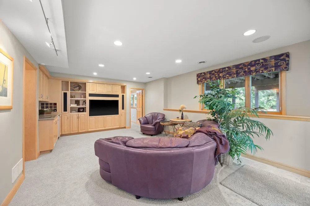 2021 Royale Drive Eagan, MN 55122