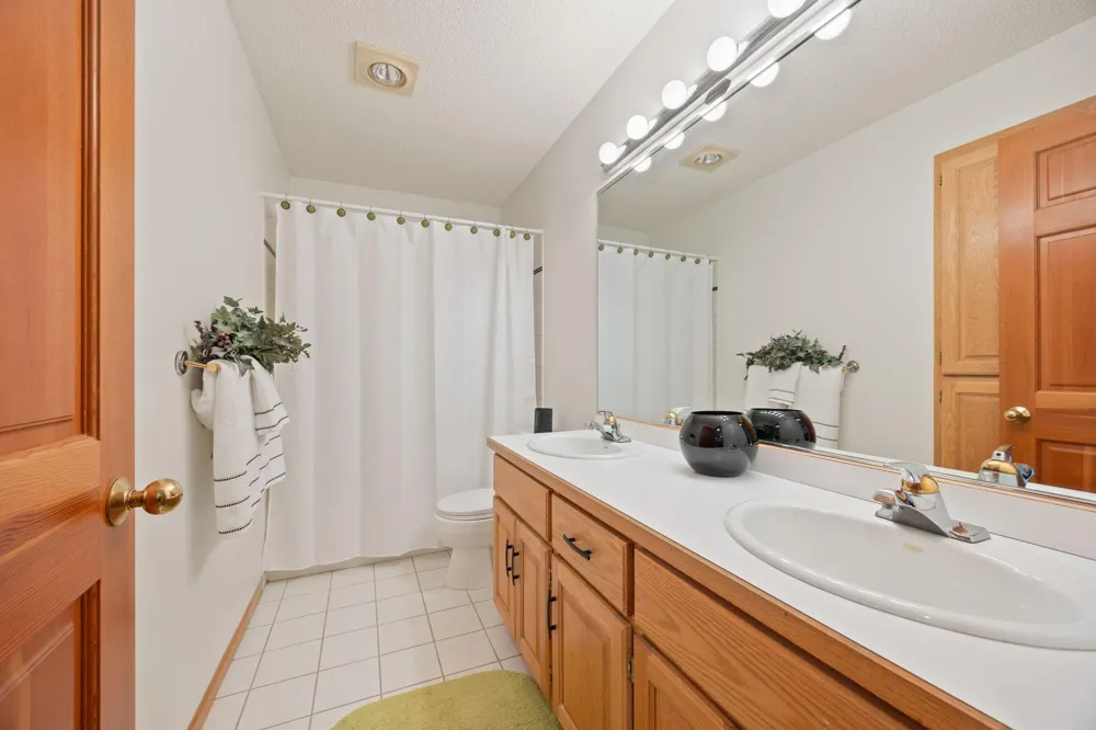 2021 Royale Drive Eagan, MN 55122