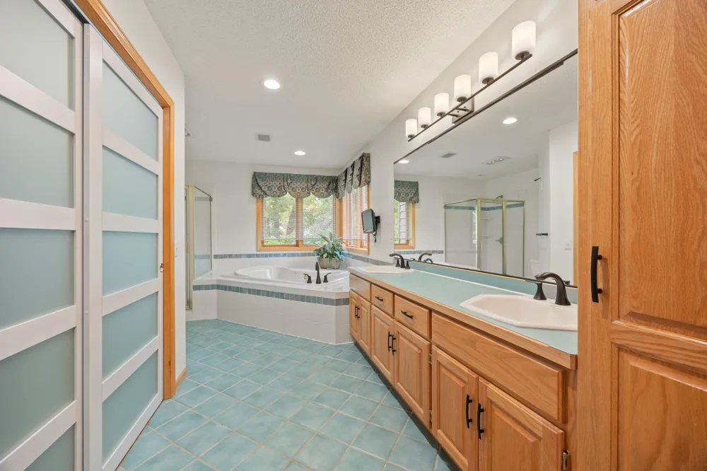 2021 Royale Drive Eagan, MN 55122