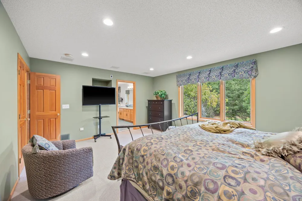 2021 Royale Drive Eagan, MN 55122
