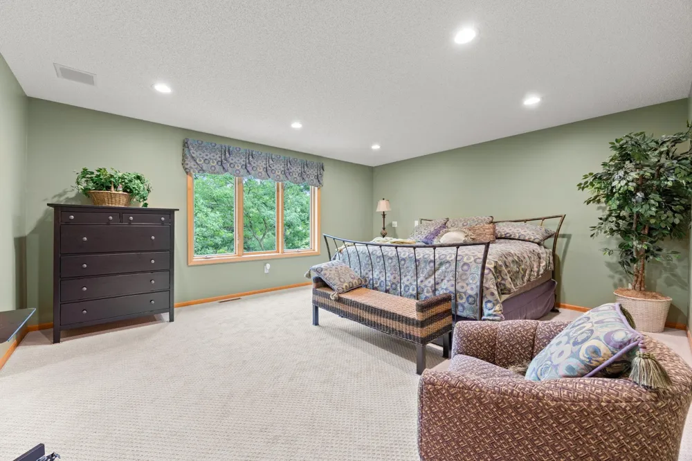 2021 Royale Drive Eagan, MN 55122