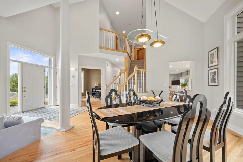 2021 Royale Drive Eagan, MN 55122