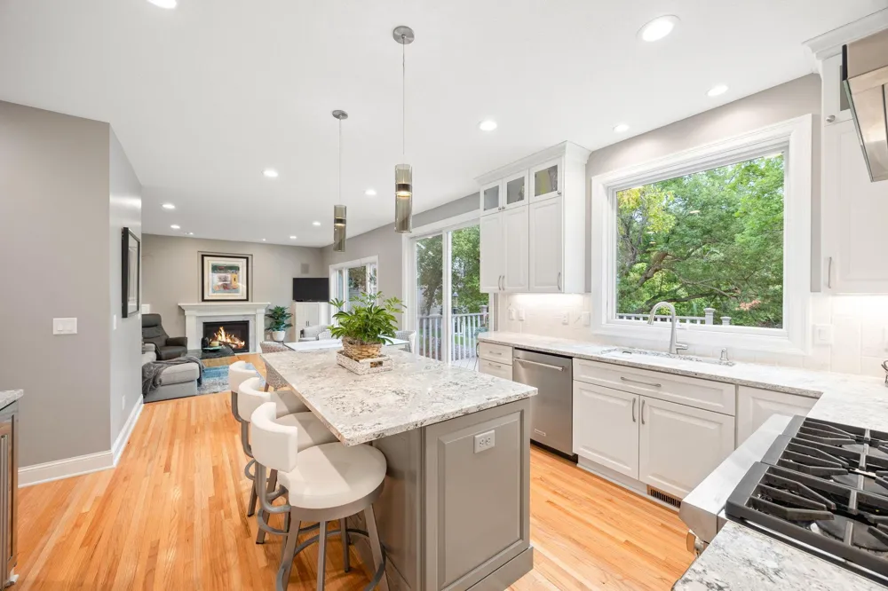 2021 Royale Drive Eagan, MN 55122